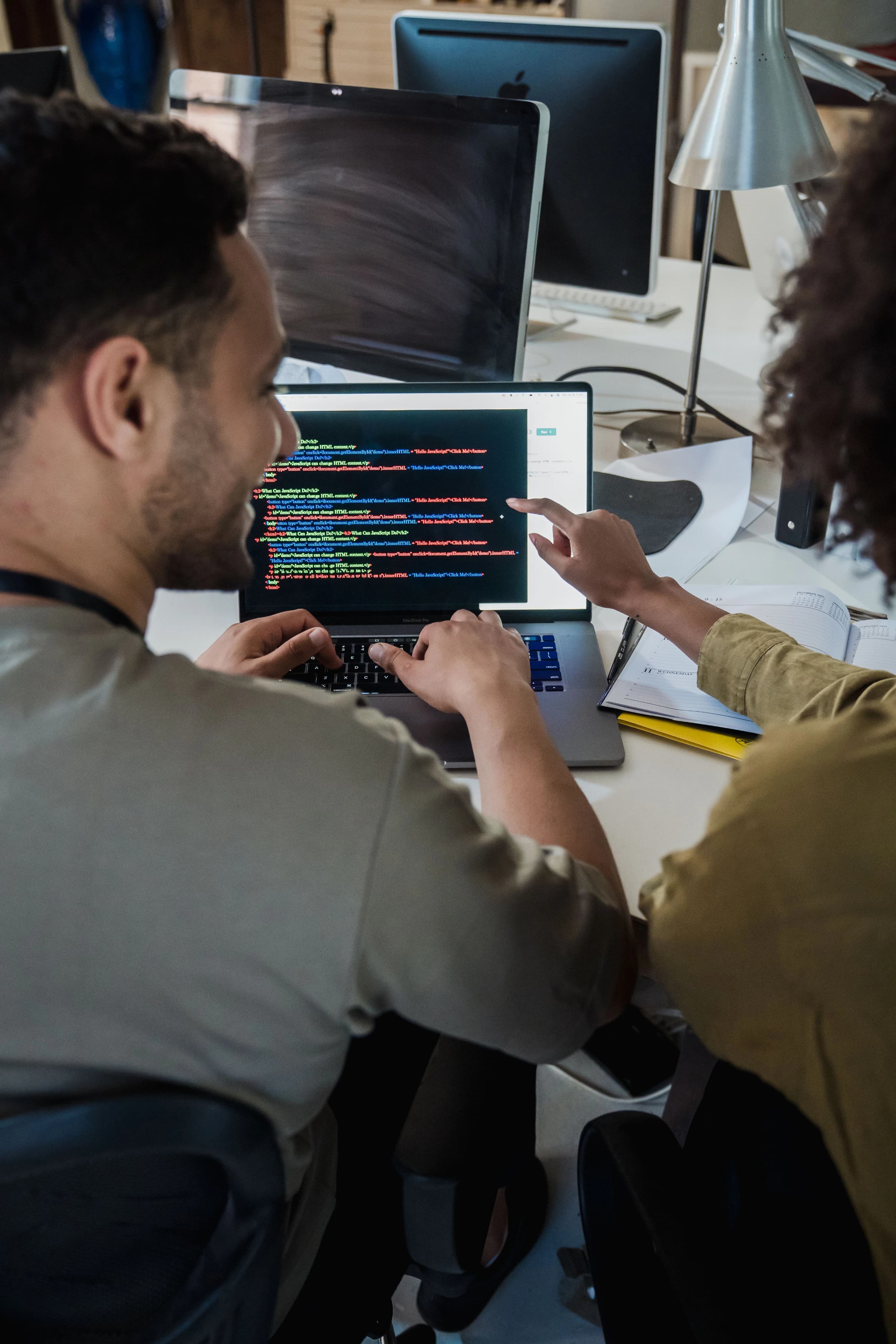 Equip automatitzant desplegaments i operacions DevOps